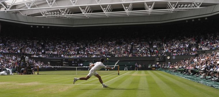 Carlos Alcaraz vs. The Legends: A New Era in Tennis Dawns at Wimbledon